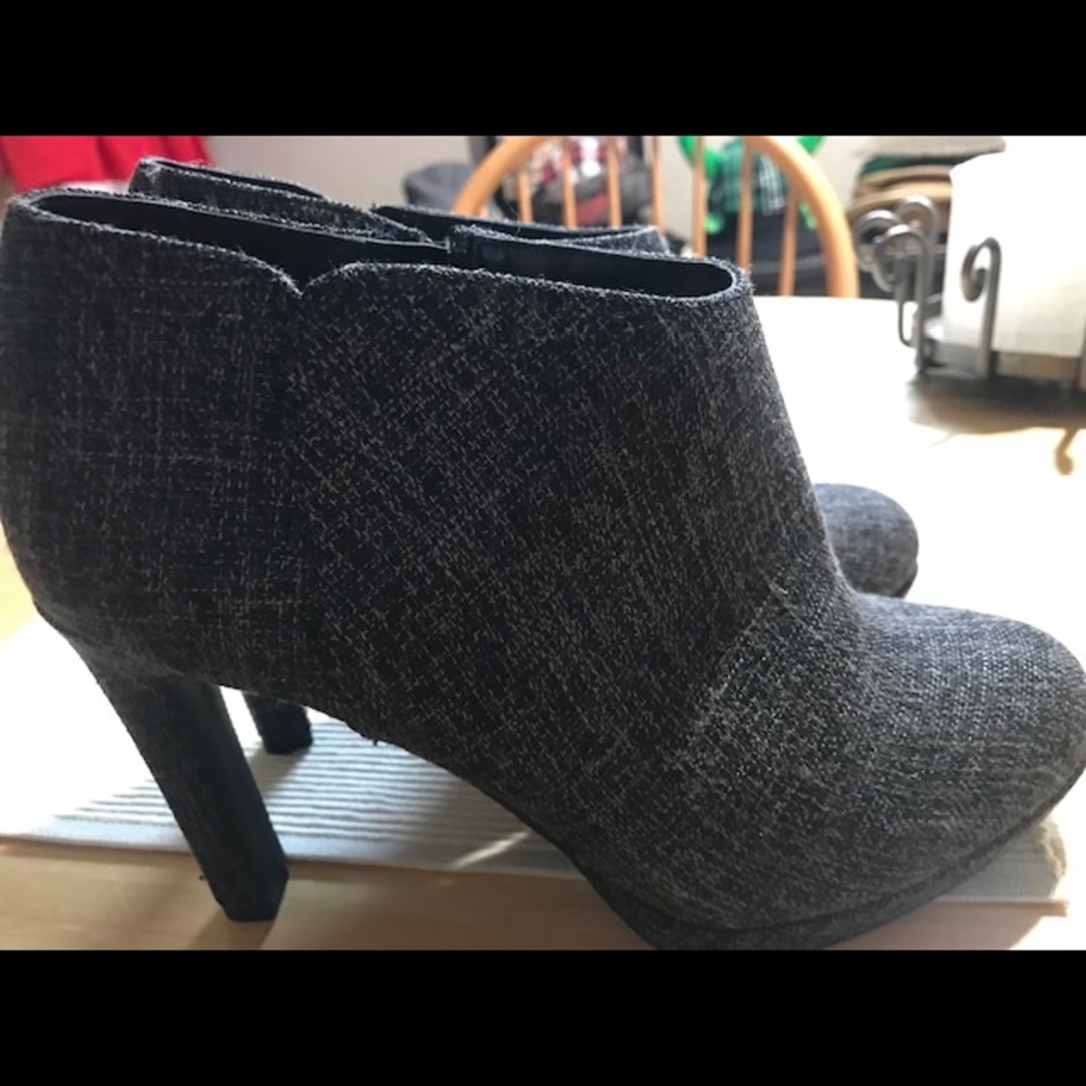Tweed boots